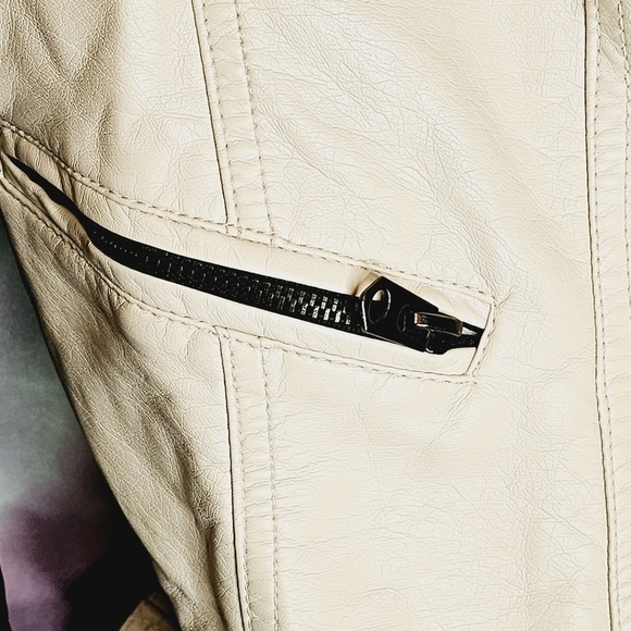 Forever 21 Black & Cream Duo-Tone Moto Faux Leather Jacket Size L - Picture 5 of 16